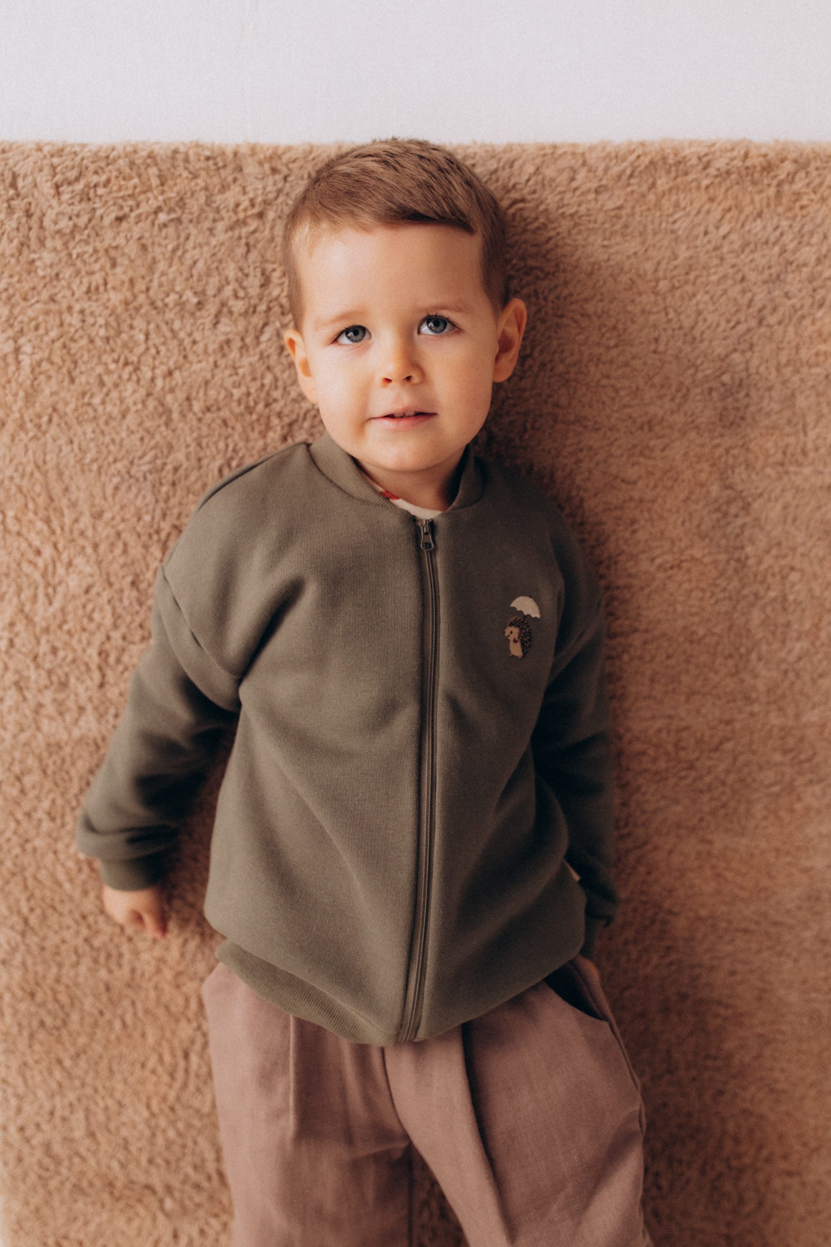 Woolly Organic AW26 felpa zip bambini ricamo riccio
