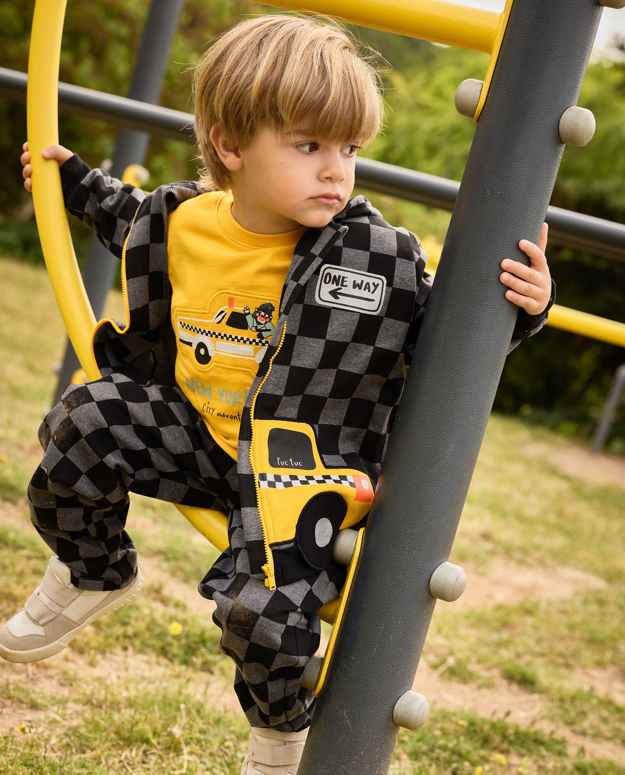 TucTuc Pantaloni felpa bambino nero stampa geometrica