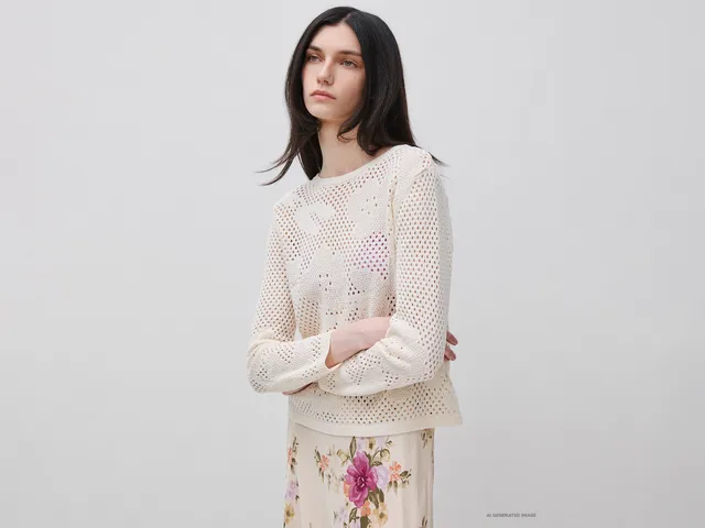 United Colors of Benetton Maglione Traforato Fiori cotone scollo barca