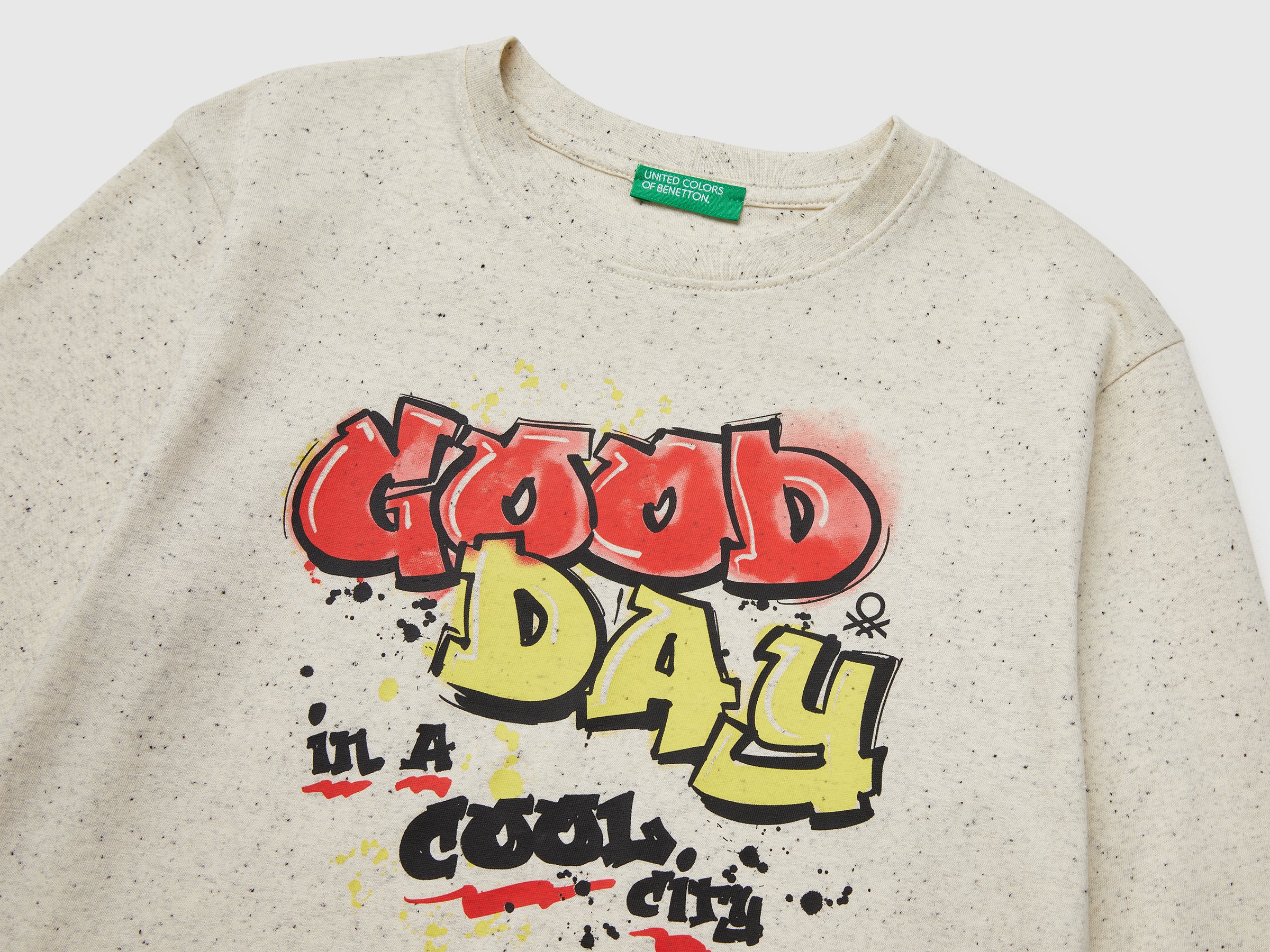 United Colors of Benetton T-Shirts Maglietta Cotone Stampa Graffiti