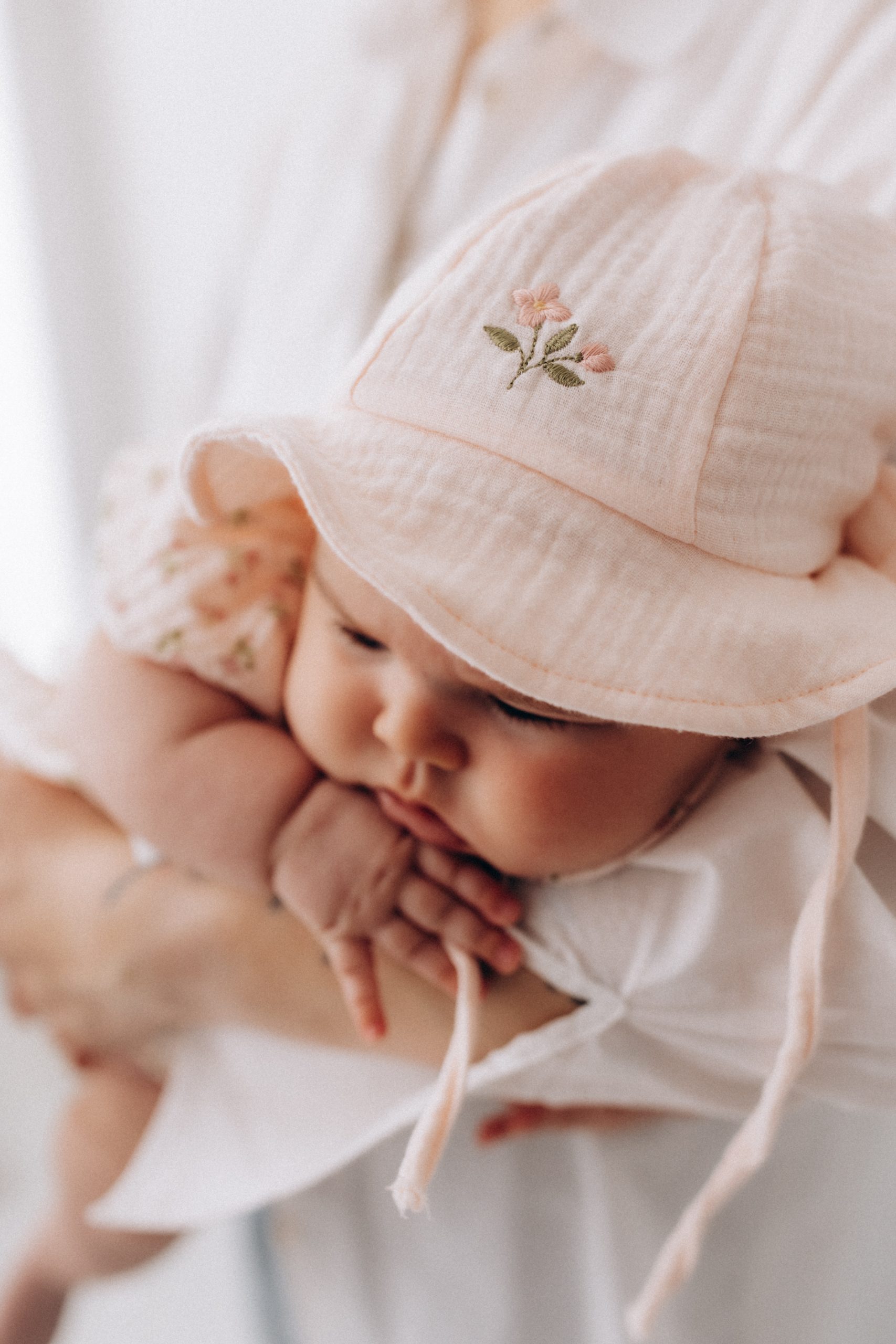 Woolly Organic Baby cappello sole mussola ricamato cotone bio