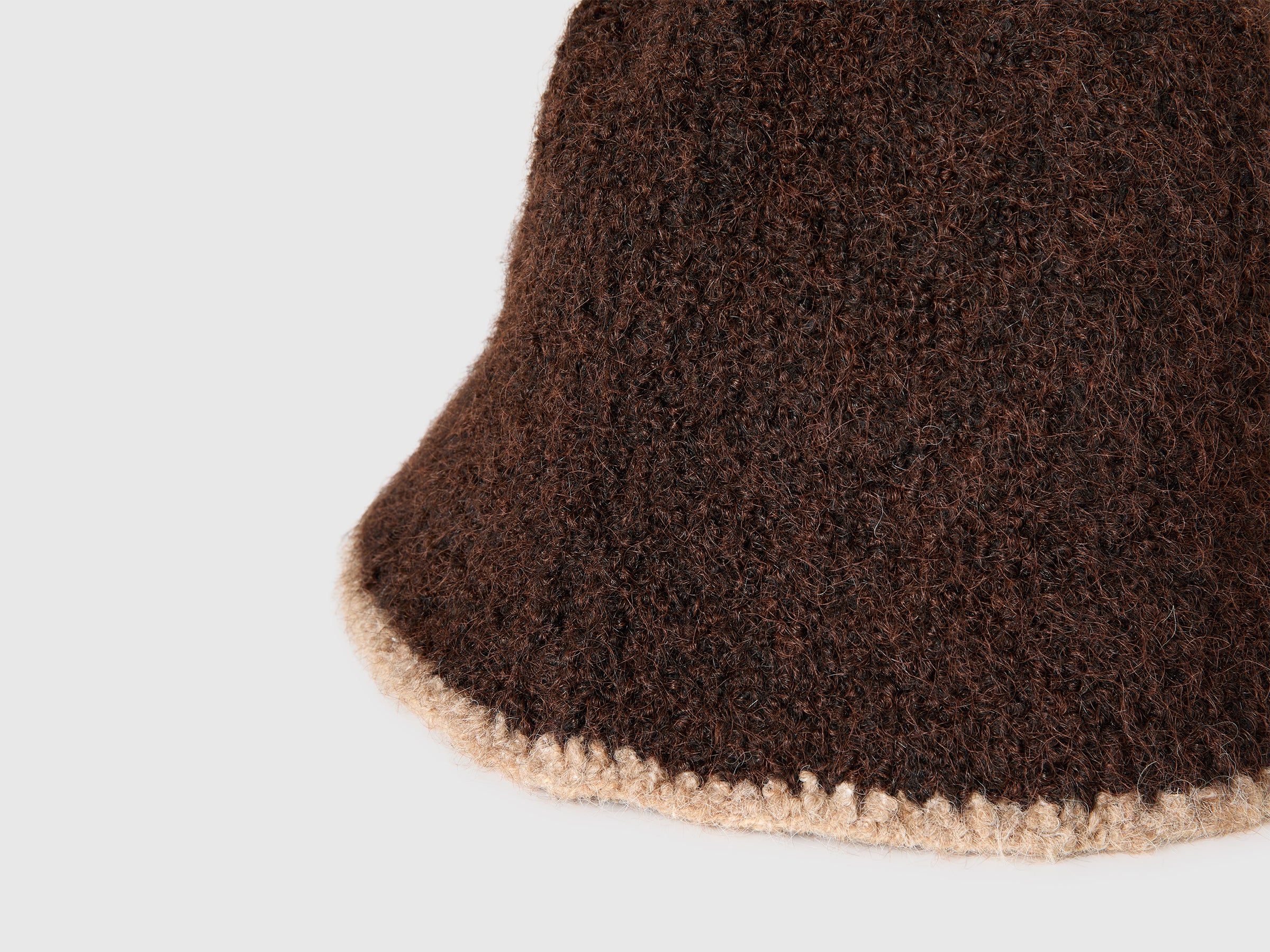 United Colors of Benetton bucket hat cappello bouclé contrasto