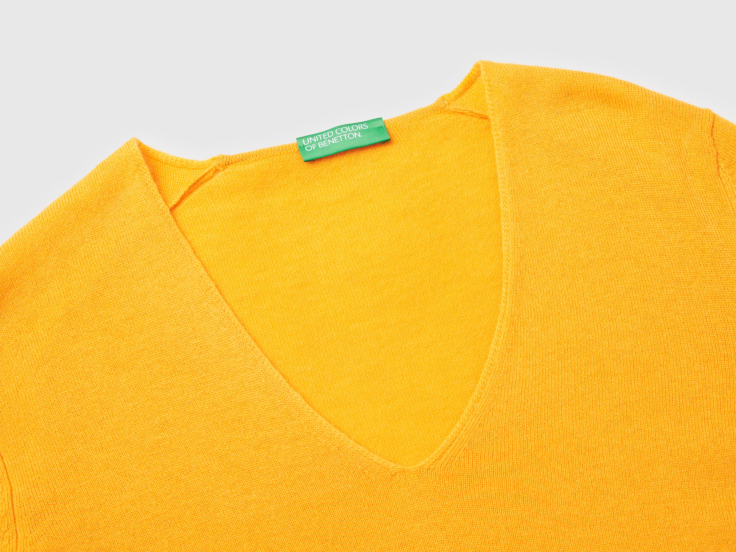 Benetton maglione scollo V giallo ocra pura lana Merino