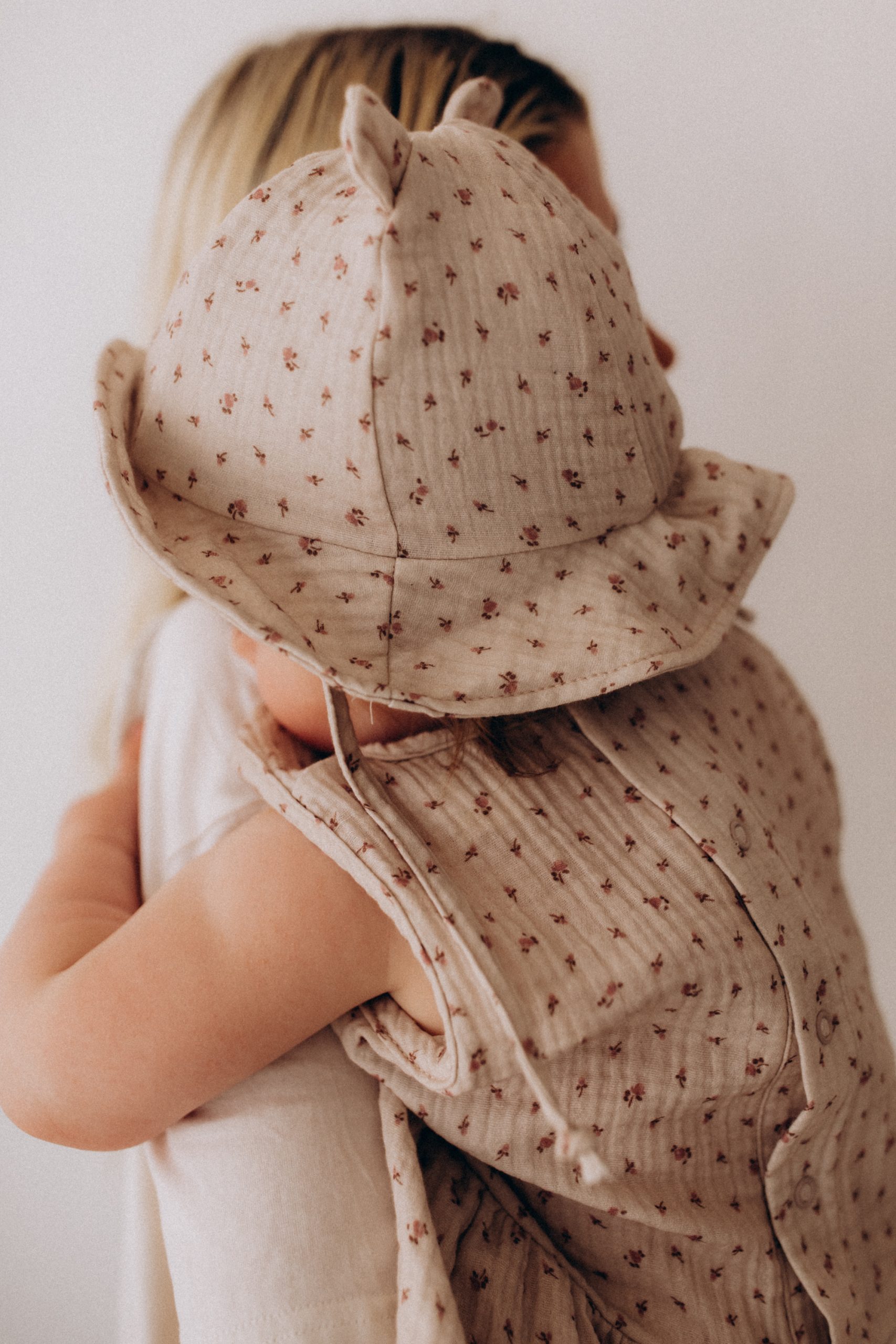 Woolly Organic Baby Hats Muslin Sun Hat Teddy SS26 sole
