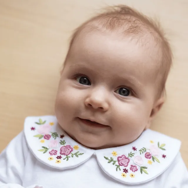 Petite Citrouille Maria body neonato cotone rosa fiori ricamati