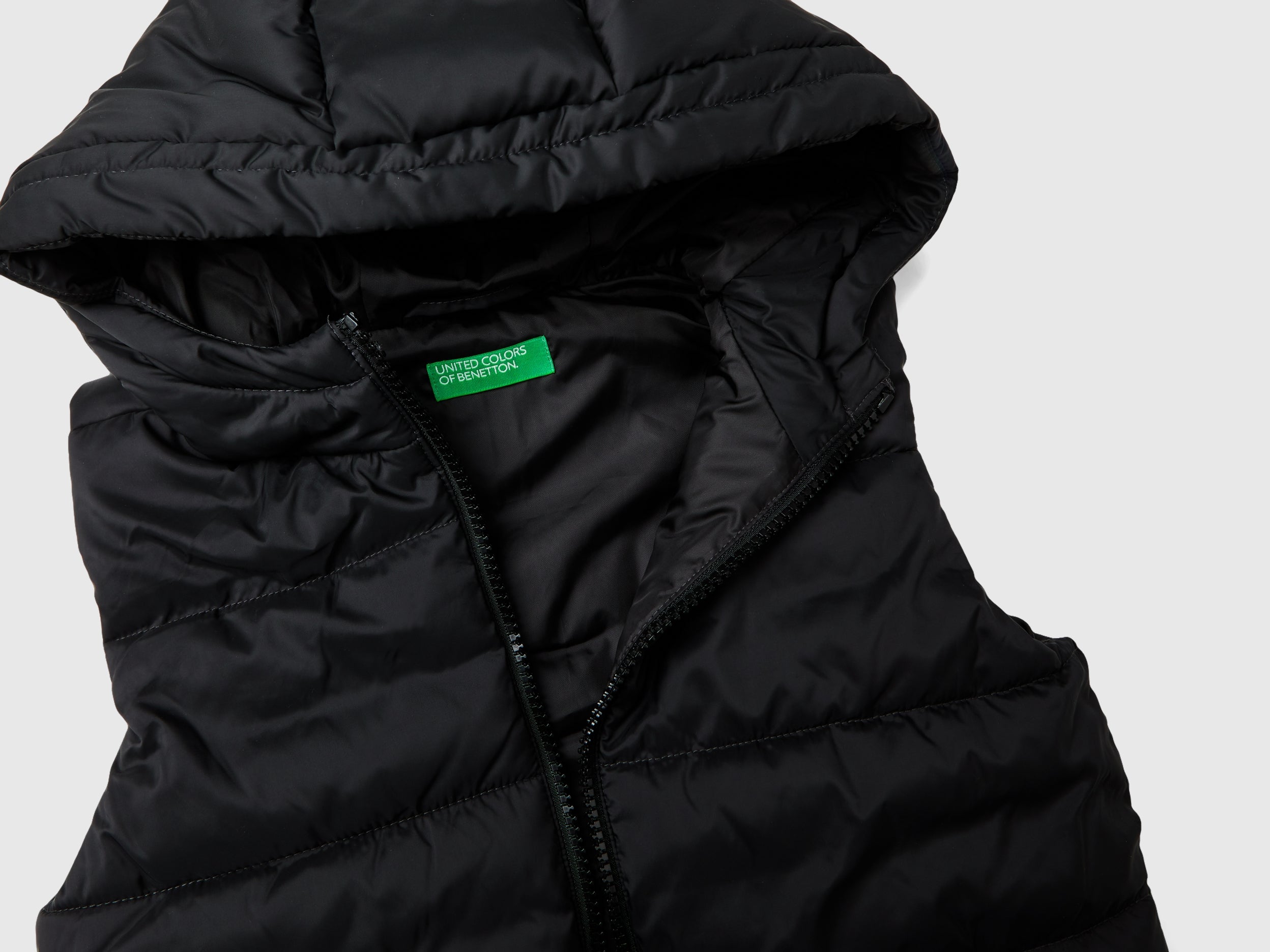United Colors of Benetton Gilet imbottito cappuccio tecnico zip