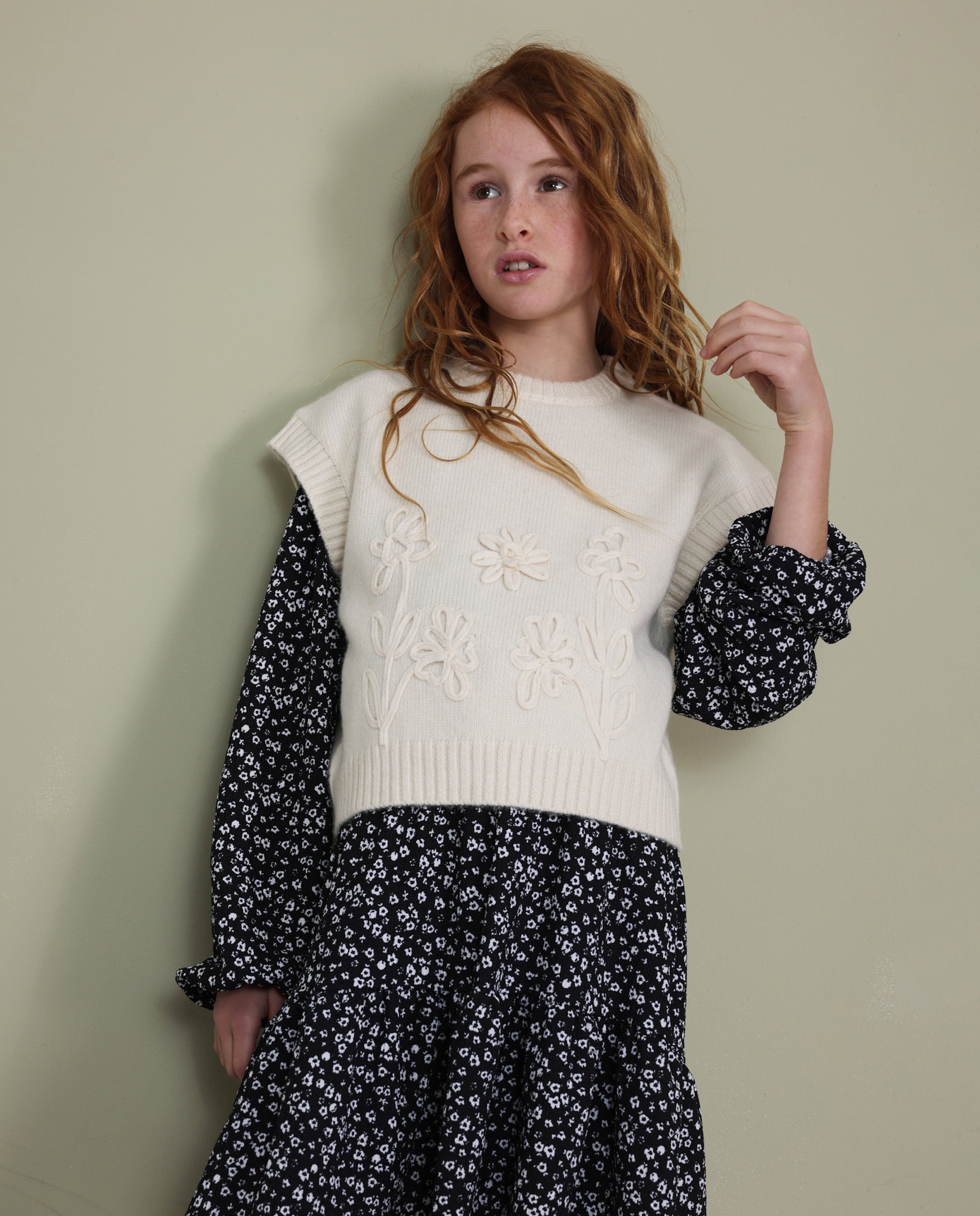 TucTuc Maglioni Gilet bambina beige ricamo floreale tricot