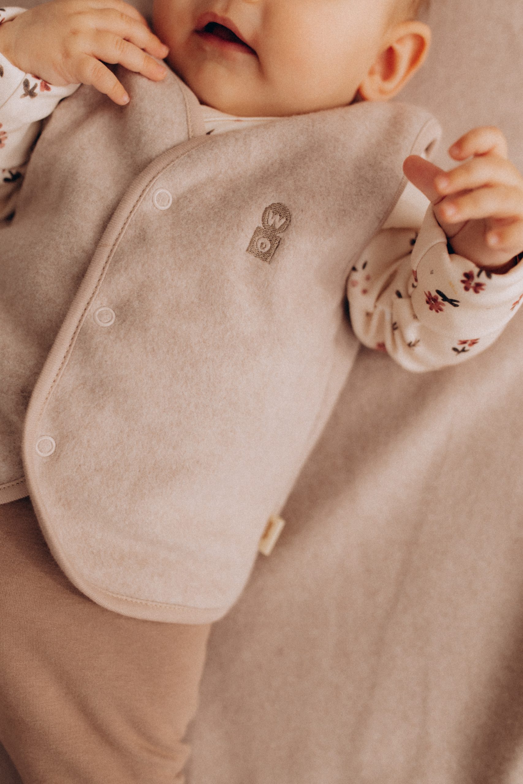Woolly Organic AW26 Gilet Ricamato Neonato Cotone Pile