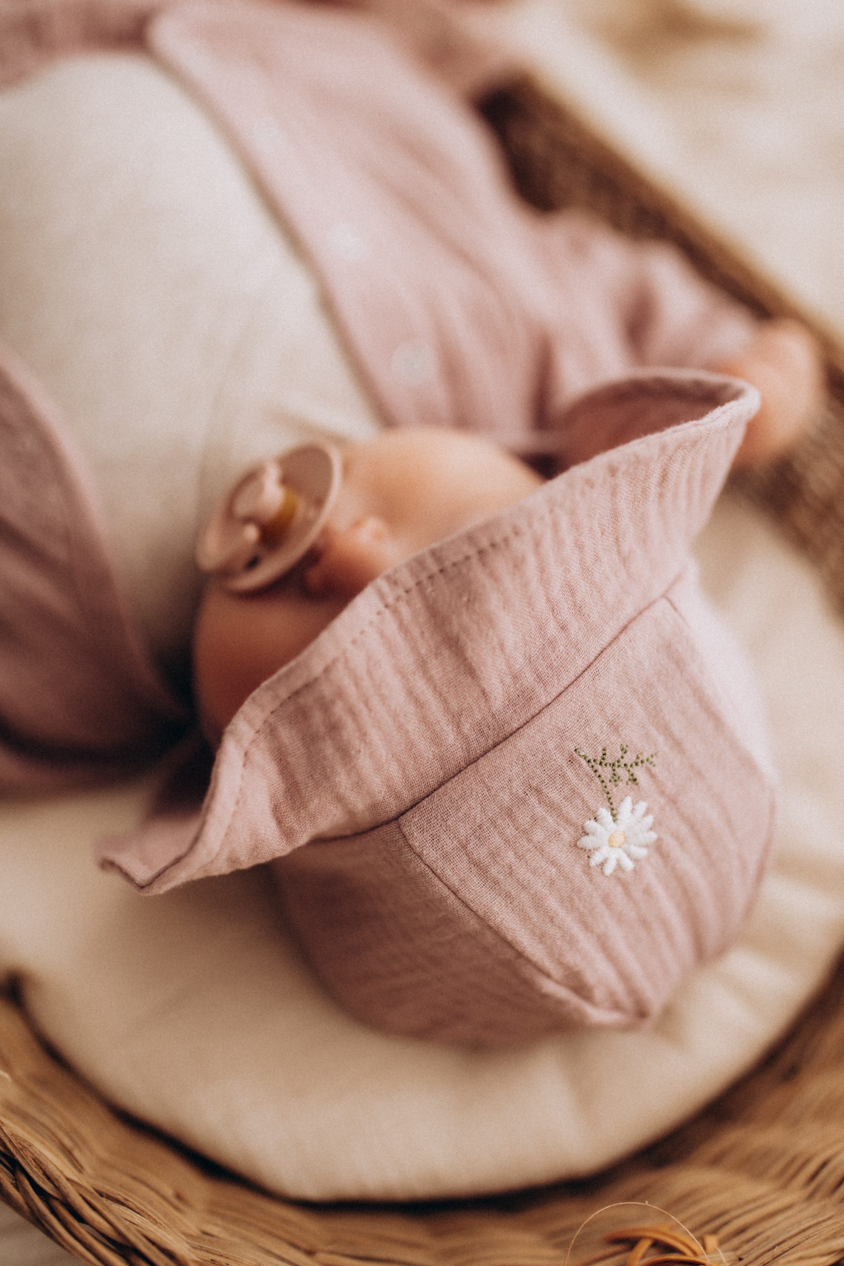 Woolly Organic Baby cappello sole mussola ricamato cotone bio