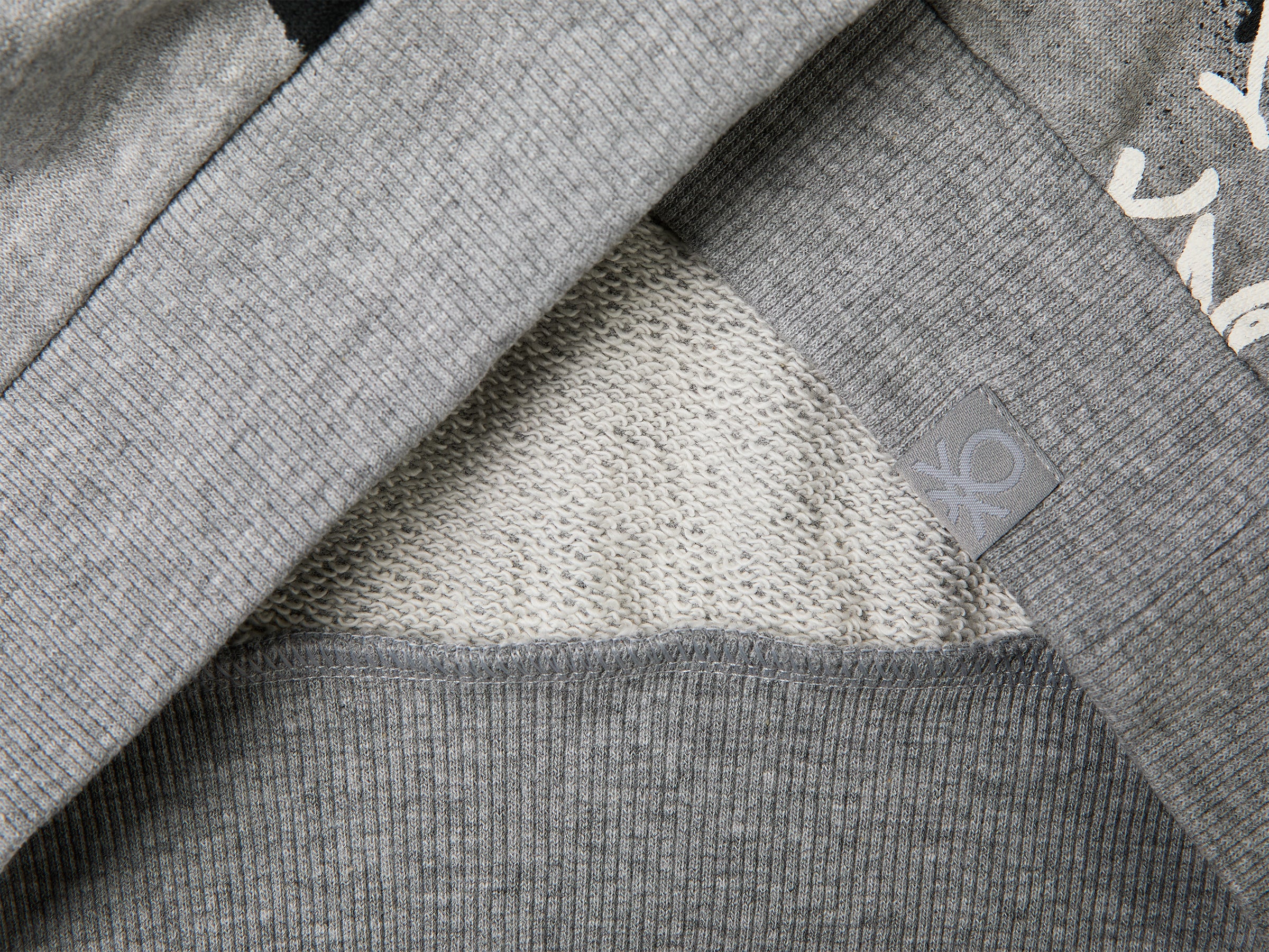 United Colors of Benetton Sweatshirts Felpa cappuccio stampata 104