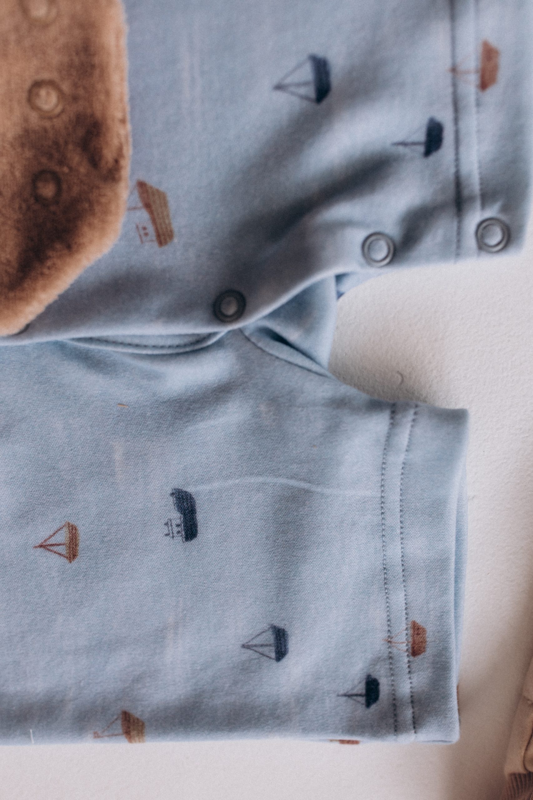 Woolly Organic Shortie SS27 pagliaccetto neonato cotone Sail to Sleep