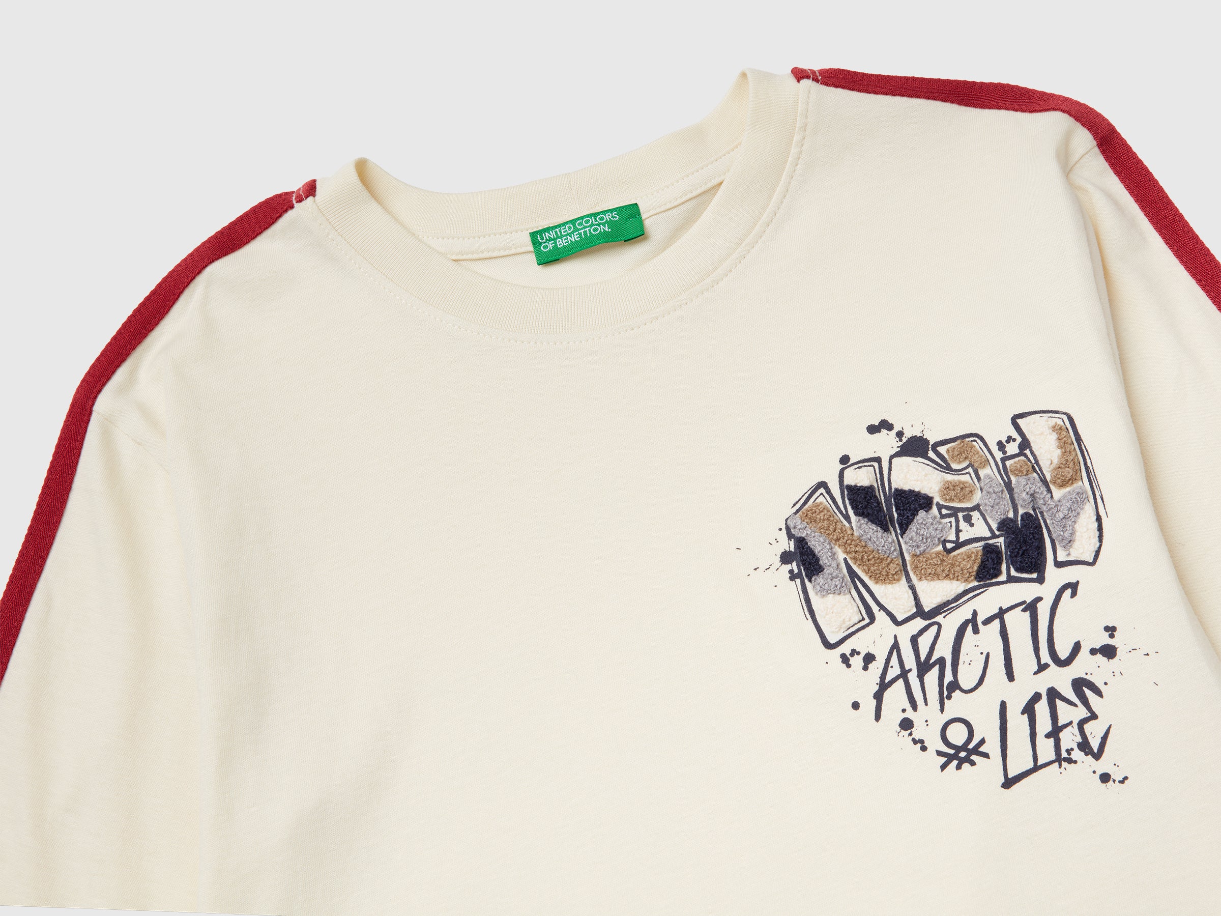 United Colors of Benetton T-shirt with graffiti print maglietta S cotone