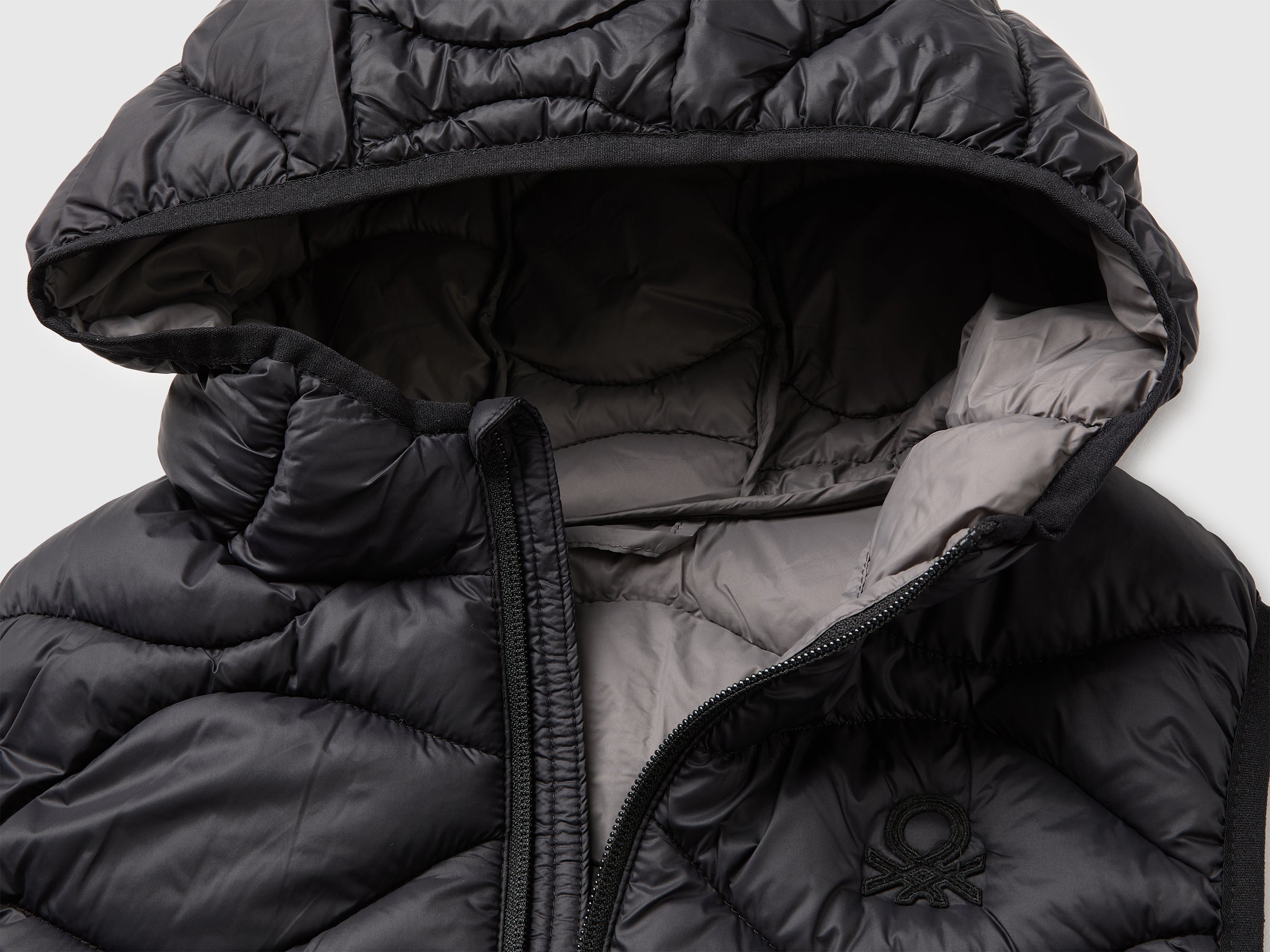 United Colors of Benetton Smanicato Imbottito Nylon con Cappuccio