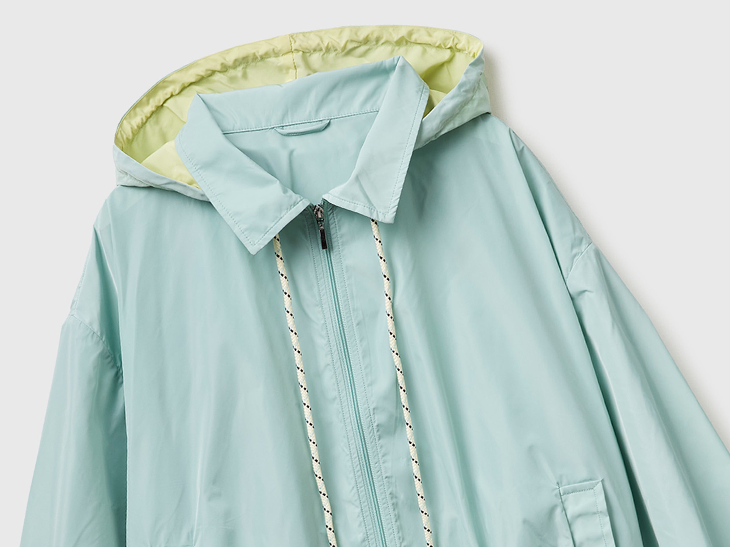 United Colors of Benetton Giacca antivento cappuccio leggera