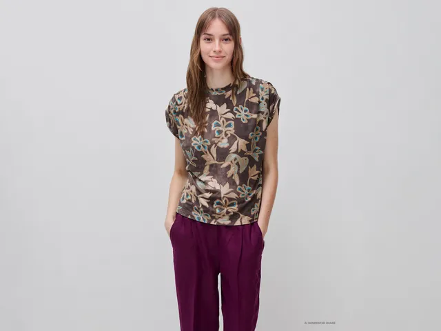 Benetton T-Shirts and Tops top fantasia floreale modal taglia S