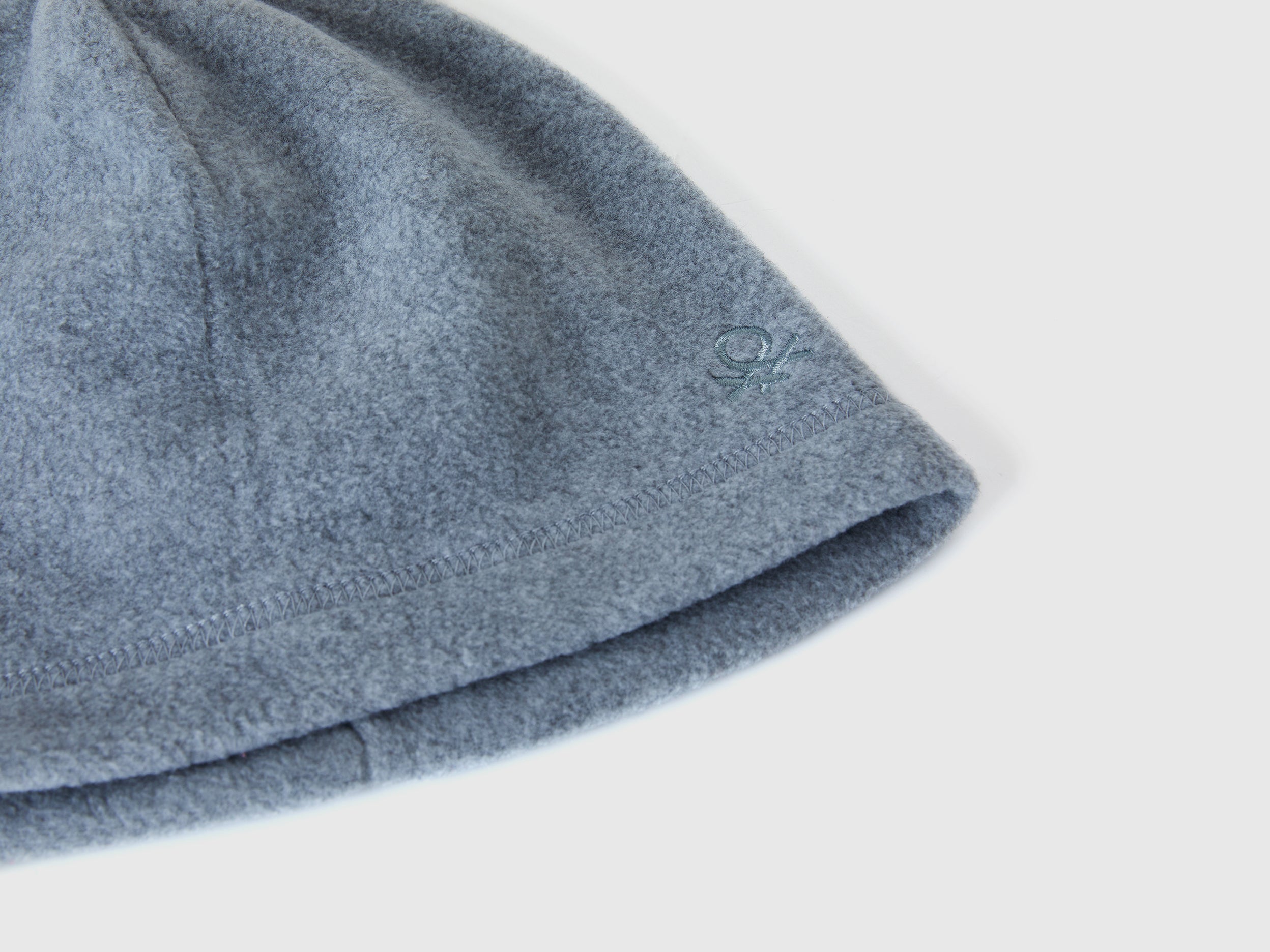 United Colors of Benetton Cappello Pile Logo Morbido Invernale