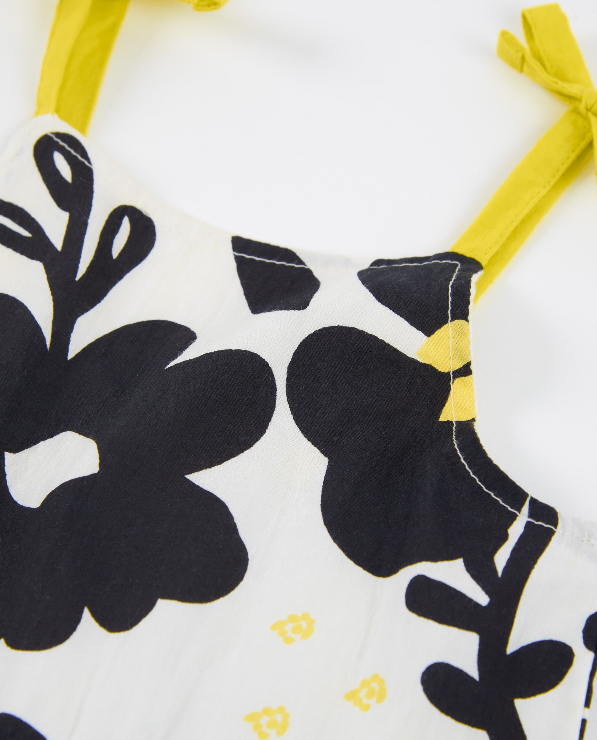TucTuc Magliette top bambina nero volant fiori