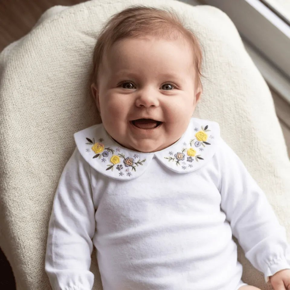 Petite Citrouille Maria body fiori ricamati giallo neonato