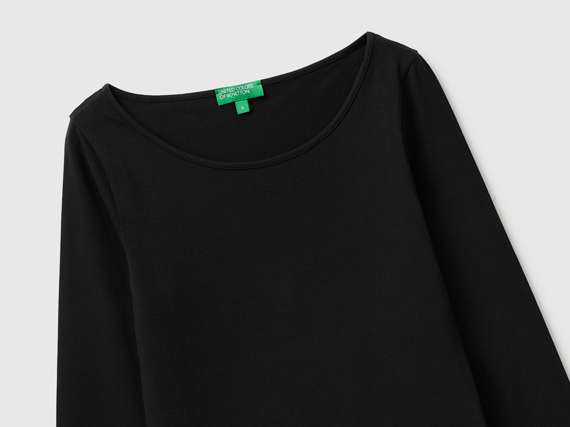 United Colors of Benetton Maglietta Slim Scollo Ampio Cotone Stretch